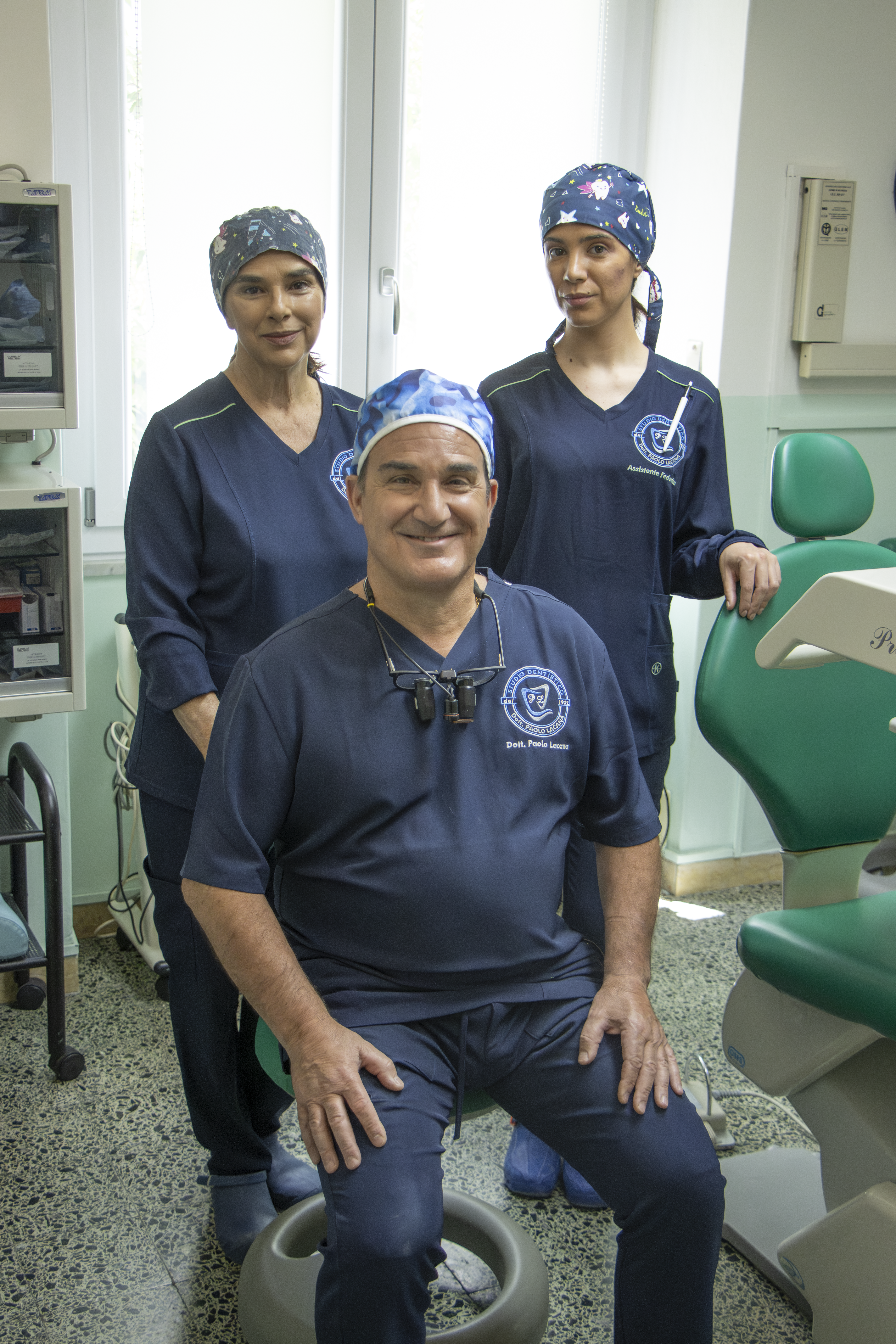 Team dello Studio Dentistico Dott. Paolo Lacana nello studio